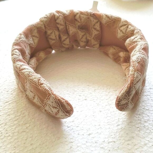Anthropologie Everly Triangle Top Knot Headband Peach White NEW Tags - Picture 3 of 6